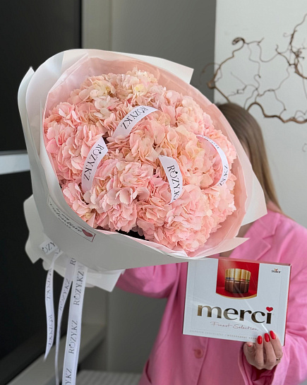 Комбо букет из 9 гортензий и Merci  с доставкой по Астане
