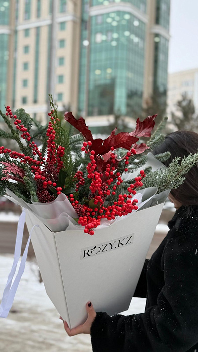 Букет зимний банч в переноске  - купить в Астане с доставкой