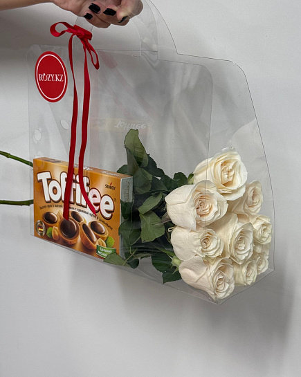 Букет из 9 белых роз с Toffifee  с доставкой по Астане