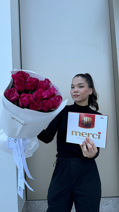 Комбо из 25 роз и Merci