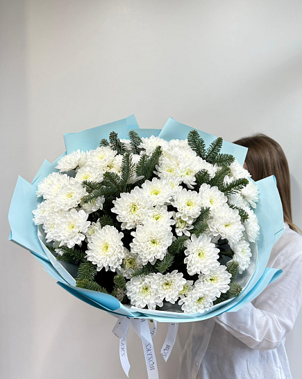Букет из хризантемы и хвои M с доставкой по Астане