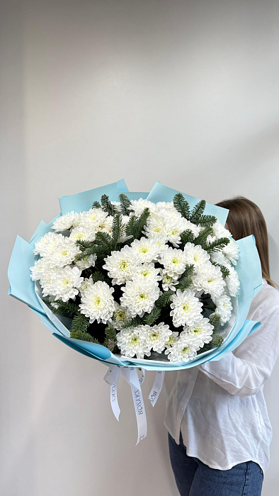 Букет из хризантемы и хвои M - купить в Астане с доставкой