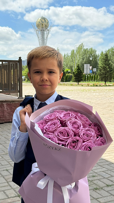 Букет из сиреневых роз