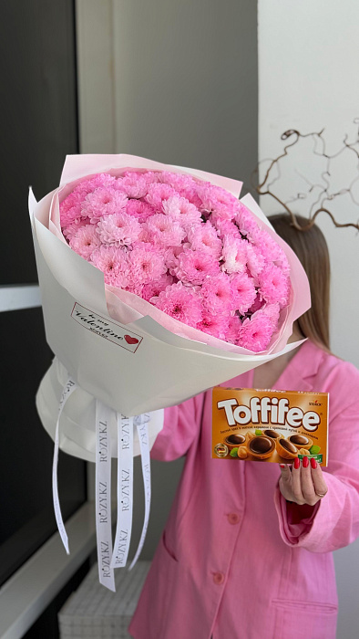 Комбо букет из 9 хризантем и Toffifee