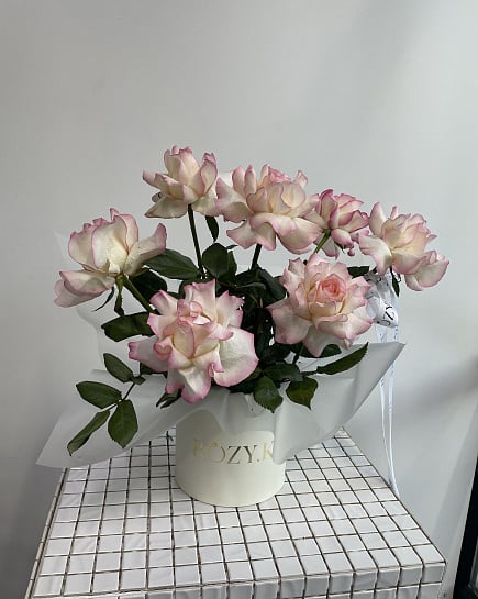 Нежные пионовидные розы с эустомой с доставкой по Астане