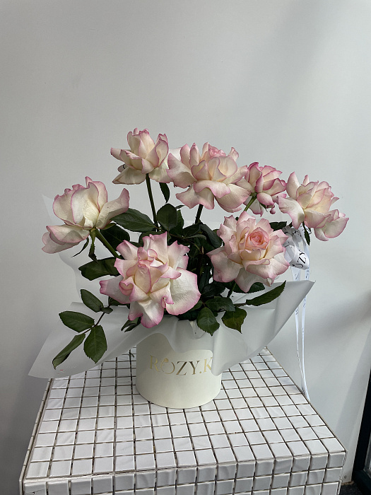 Нежные пионовидные розы с эустомой - купить в Астане с доставкой