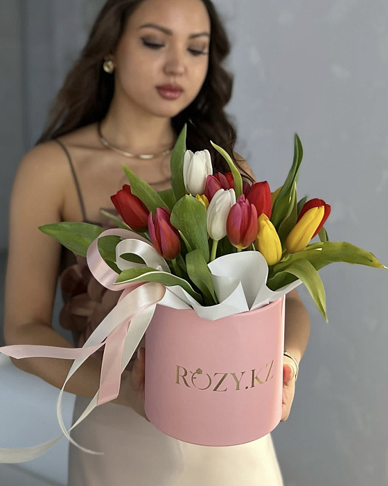 Композиция из 17 тюльпанов