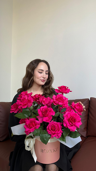 Композиция из 19 роз