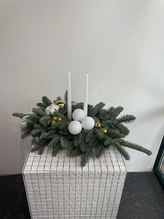 Новогодний декор с нобилисом и шарами - купить в Астане с доставкой